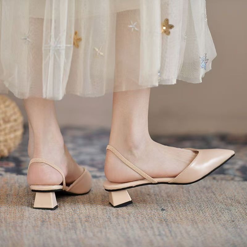 Sandals - รองเท้าส้นสูงแบบส้นเตี้ยสีเขียว ปี 2026 สายรัดข้อเท้า ส้นหนา ปลายแหลม