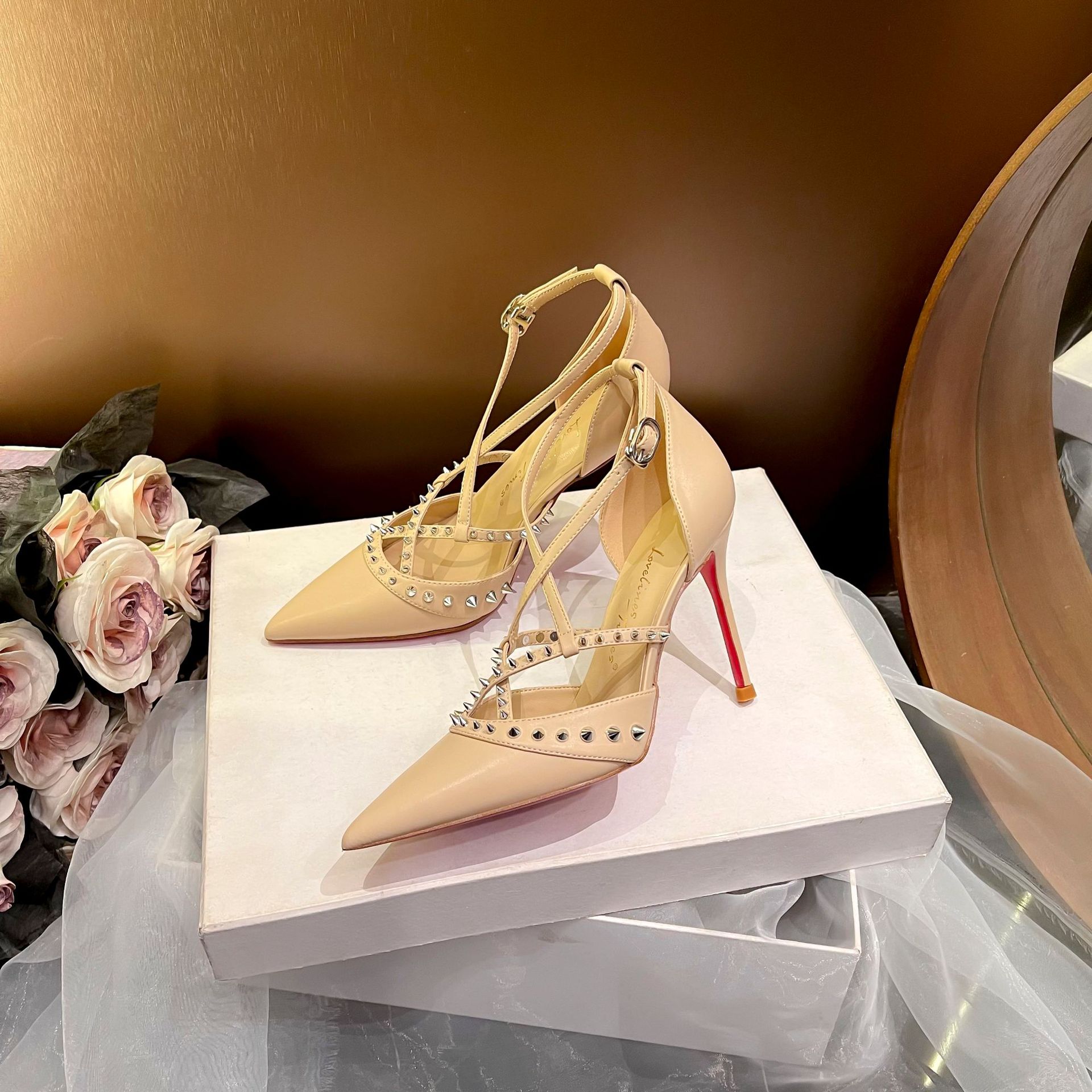 Retro รองเท้าผู้หญิงรองเท้าแตะ - Sandals บทวิจารณ์และราคา